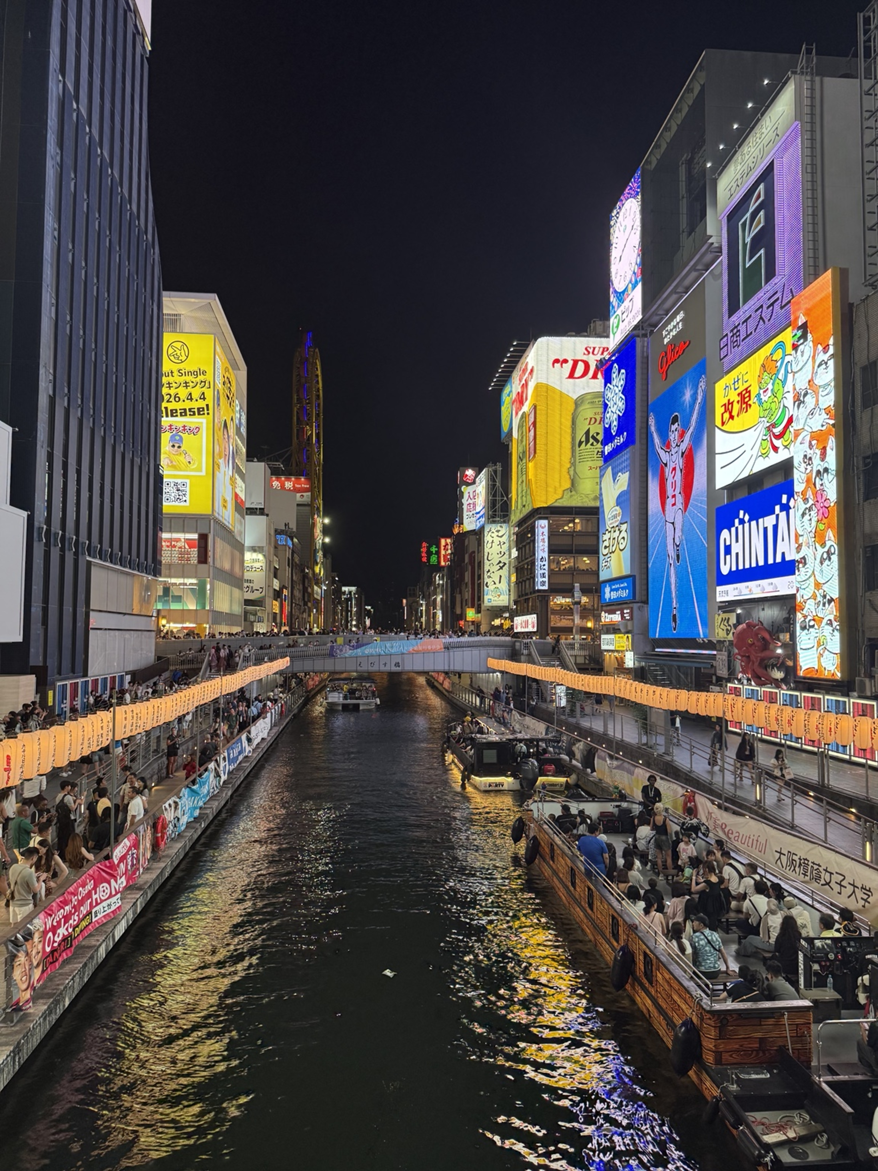 道頓堀川とネオンの夜景